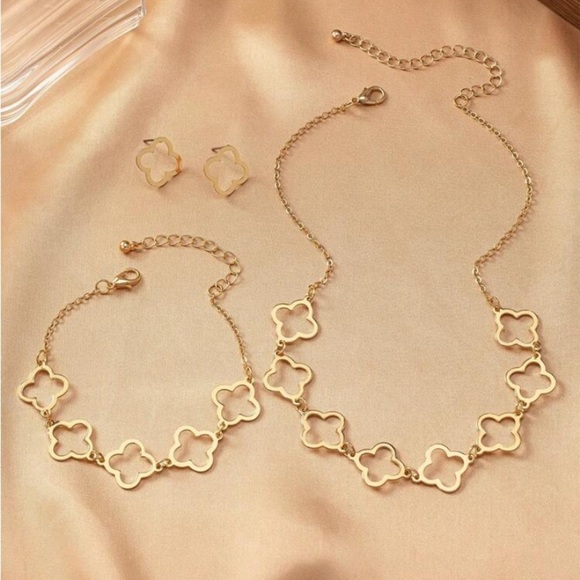 Gold Four Leaf Hollow Out Necklace Bracelet Matching Earrings Three Piec… - Picture 4 of 5